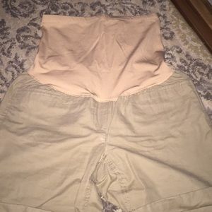 LIKE NEW GAP Maternity khaki shorts. Full panel